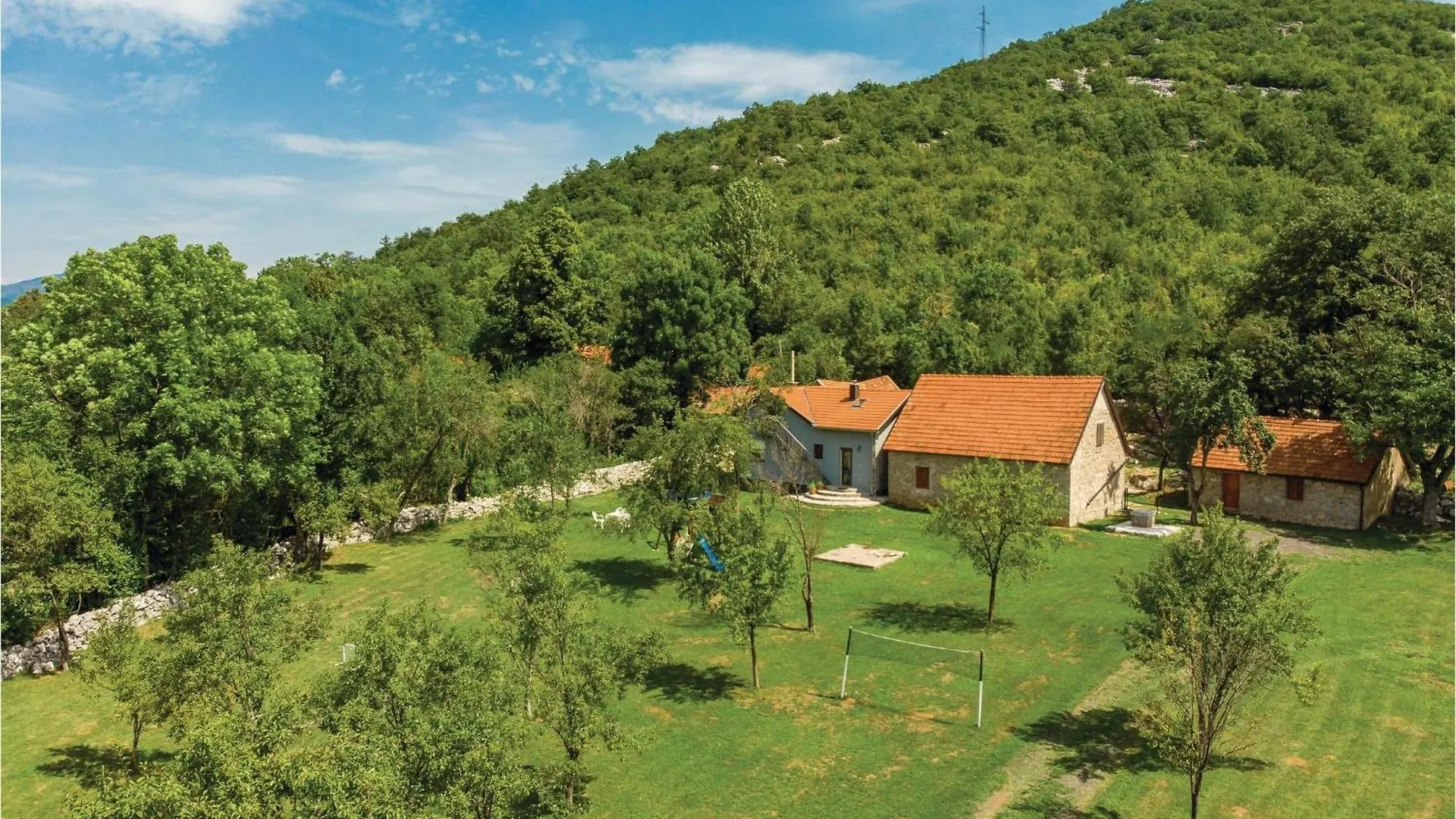 Gorgeous Home In Gracac With Kitchen