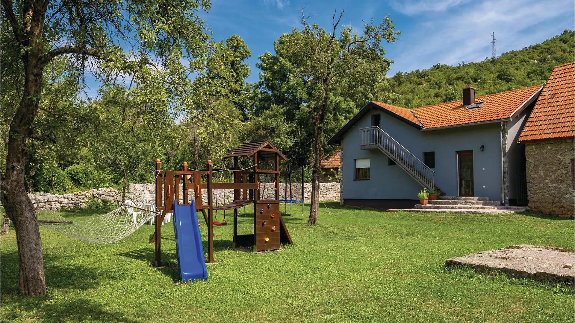 Gorgeous Home In Gracac With Kitchen