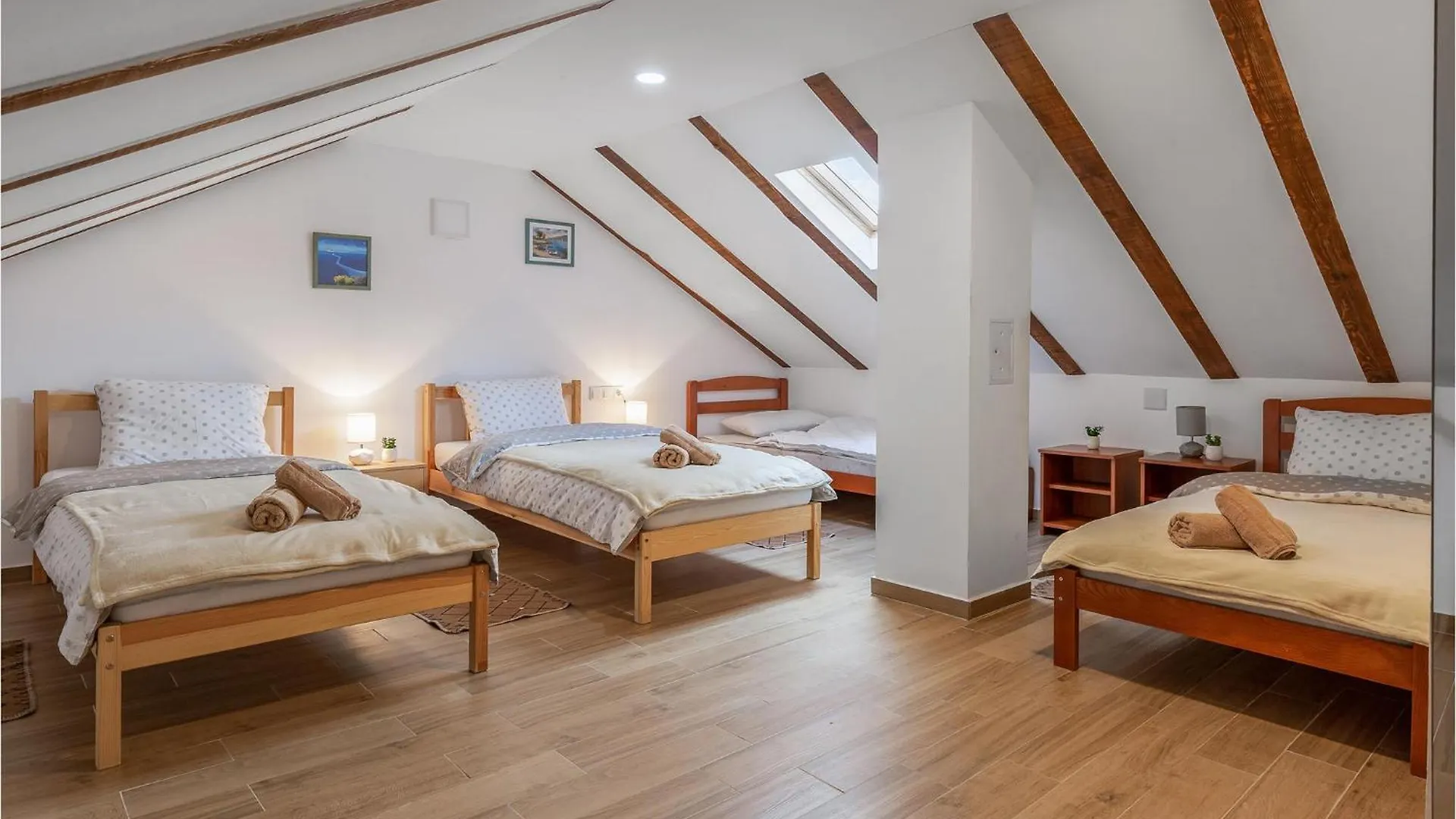 펜션 Gorgeous Home In Gracac With Kitchen