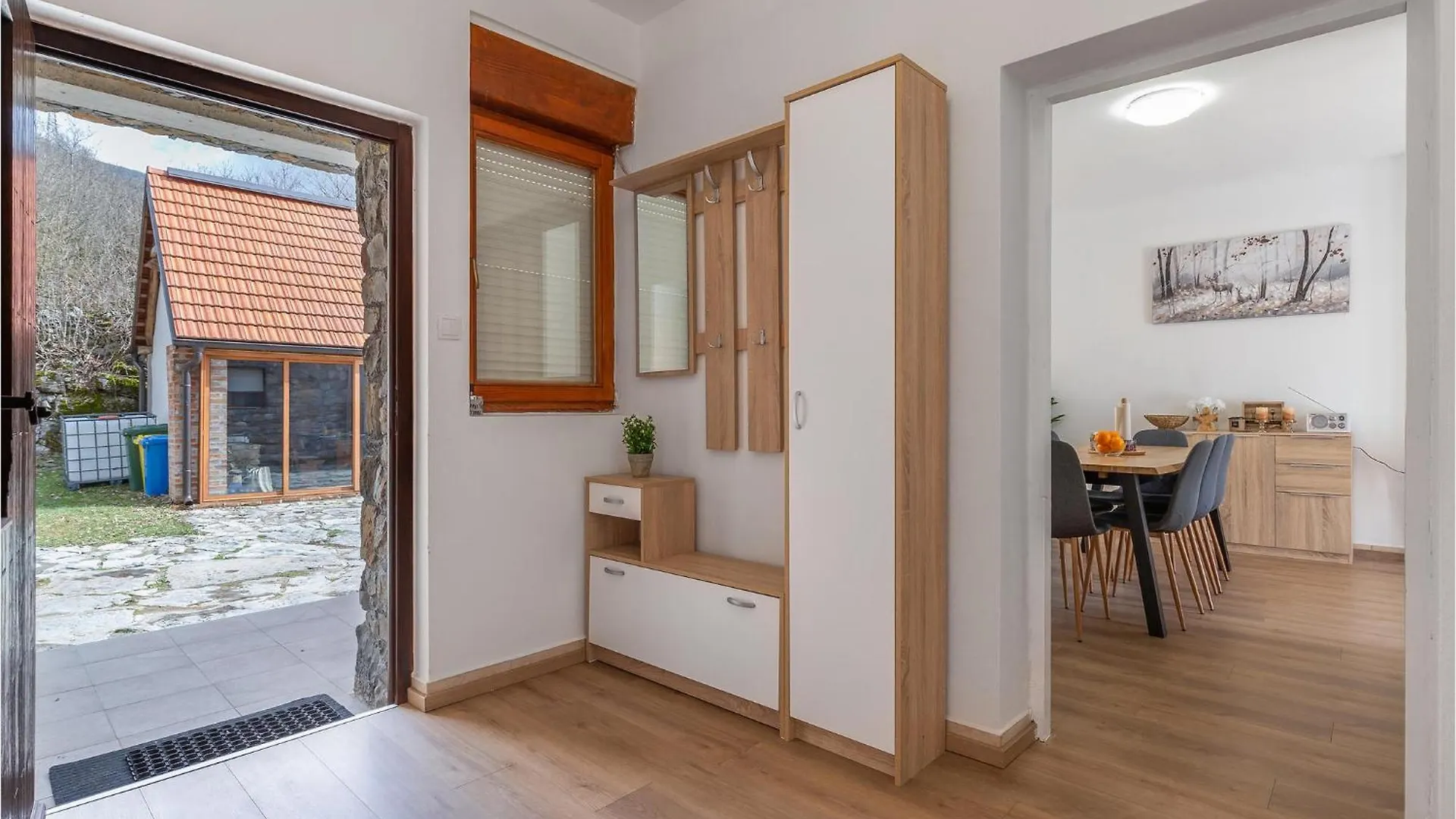 Gorgeous Home In Gracac With Kitchen Holiday home